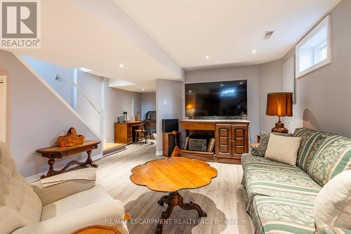 2130 Donald Road, Burlington, ON - Indoor Photo Showing Living Room