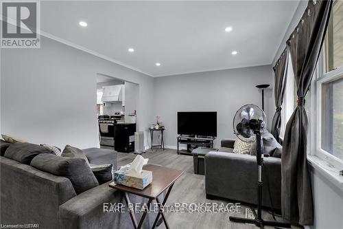 171 Clarke Rd, London, ON - Indoor Photo Showing Living Room