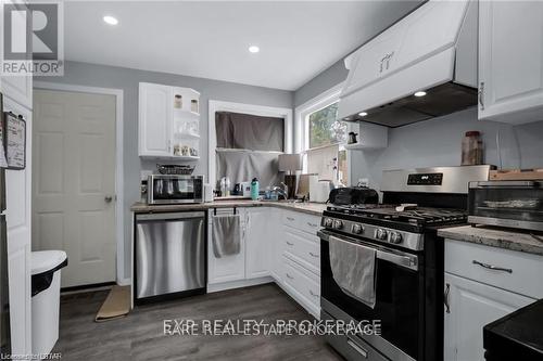 171 Clarke Rd, London, ON - Indoor Photo Showing Kitchen