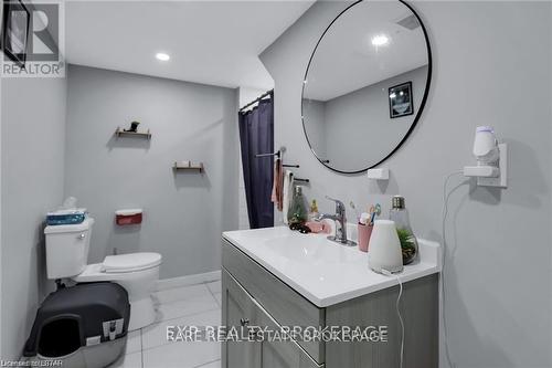 171 Clarke Road, London, ON - Indoor Photo Showing Bathroom