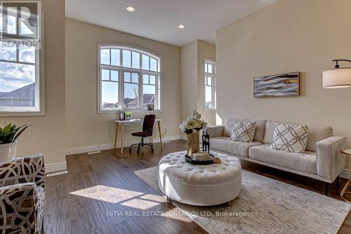 506 Skyline Ave, London, ON - Indoor Photo Showing Living Room