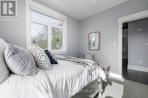 1749 Champlain Rd, Tiny, ON - Indoor Photo Showing Bedroom