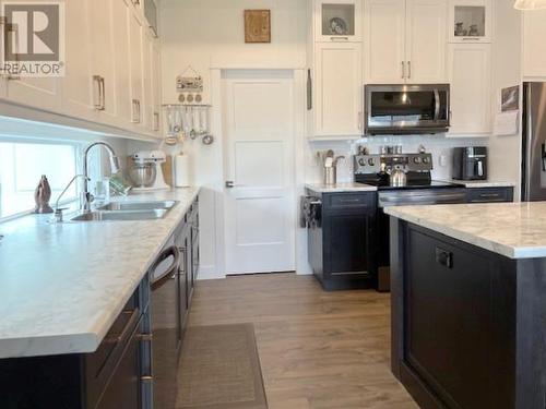 1026 10Th Avenue, Vernon, BC - Indoor Photo Showing Kitchen With Double Sink With Upgraded Kitchen