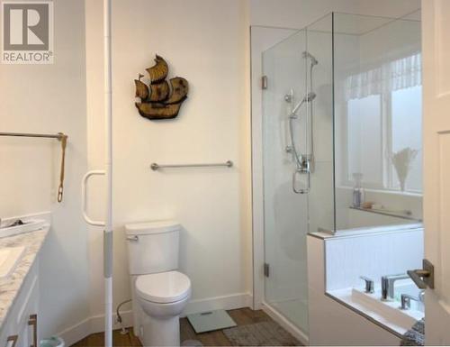 1026 10Th Avenue, Vernon, BC - Indoor Photo Showing Bathroom