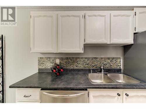 555 Rowcliffe Avenue Unit# 202, Kelowna, BC - Indoor Photo Showing Kitchen With Double Sink