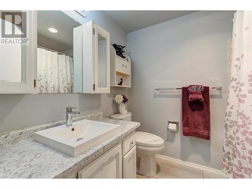 555 Rowcliffe Avenue Unit# 202, Kelowna, BC - Indoor Photo Showing Bathroom