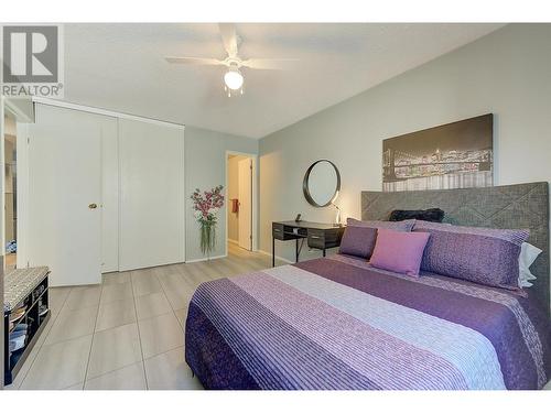 555 Rowcliffe Avenue Unit# 202, Kelowna, BC - Indoor Photo Showing Bedroom