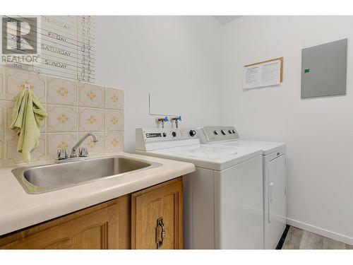 555 Rowcliffe Avenue Unit# 202, Kelowna, BC - Indoor Photo Showing Laundry Room