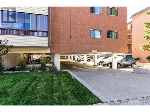 555 Rowcliffe Avenue Unit# 202, Kelowna, BC - Outdoor With Exterior