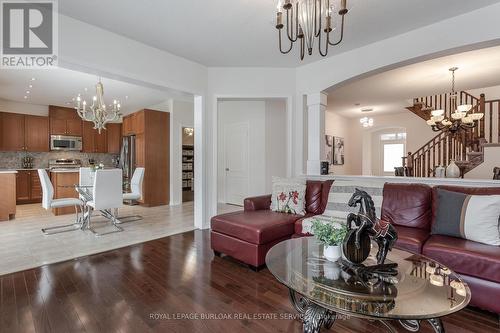 4220 Cole Cres, Burlington, ON - Indoor Photo Showing Living Room