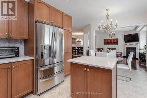 4220 Cole Cres, Burlington, ON - Indoor Photo Showing Kitchen