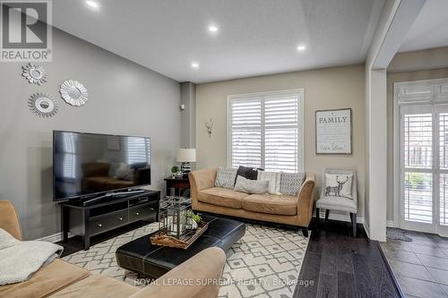 58 Hardgate Crescent, Brampton, ON - Indoor Photo Showing Living Room