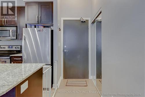709 - 4070 Confederation Parkway, Mississauga, ON - Indoor Photo Showing Kitchen