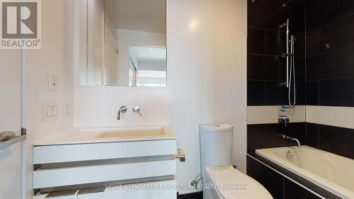 #1610 -197 Yonge St, Toronto, ON - Indoor Photo Showing Bathroom