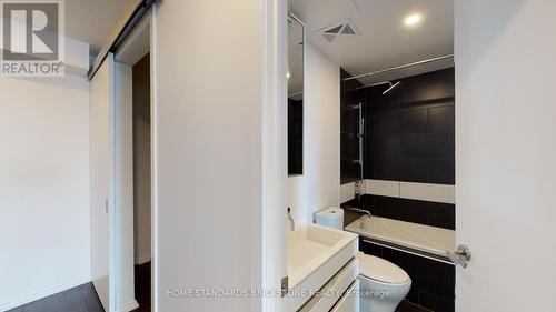 #1610 -197 Yonge St, Toronto, ON - Indoor Photo Showing Bathroom