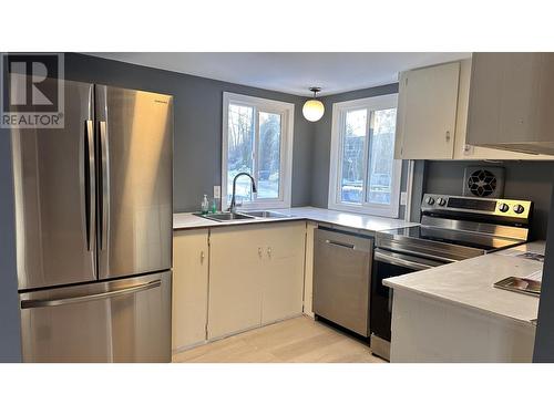 2320 Royal Crescent, Prince George, BC - Indoor Photo Showing Kitchen With Double Sink