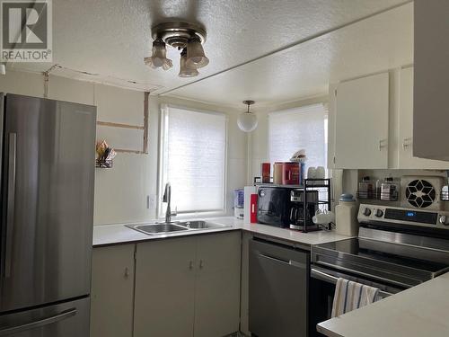 2320 Royal Crescent, Prince George, BC - Indoor Photo Showing Kitchen With Double Sink