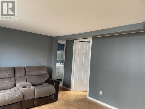 2320 Royal Crescent, Prince George, BC - Indoor Photo Showing Living Room