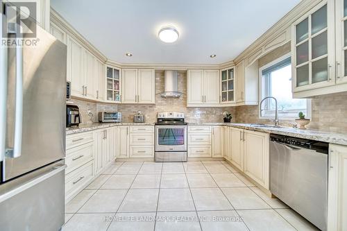 5146 Nishga Crt, Mississauga, ON - Indoor Photo Showing Kitchen With Upgraded Kitchen