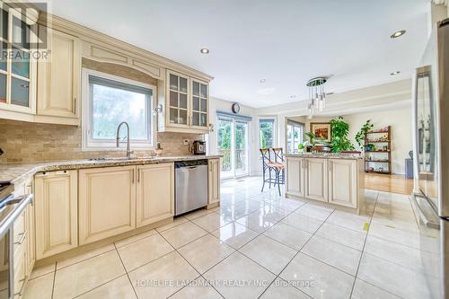 5146 Nishga Crt, Mississauga, ON - Indoor Photo Showing Kitchen