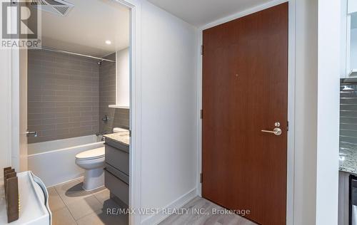 326 - 120 Varna Drive, Toronto, ON - Indoor Photo Showing Bathroom