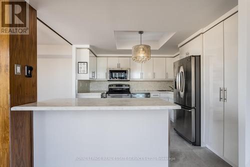 #809 -1 Palace Pier Crt, Toronto, ON - Indoor Photo Showing Kitchen