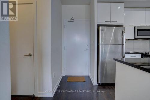 219 - 66 Forest Manor Road, Toronto, ON - Indoor Photo Showing Kitchen