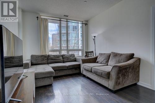 219 - 66 Forest Manor Road, Toronto, ON - Indoor Photo Showing Living Room