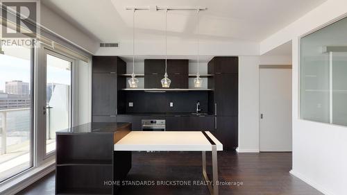 1610 - 197 Yonge Street, Toronto, ON - Indoor Photo Showing Kitchen