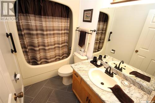 304 2275 Mcintyre Street, Regina, SK - Indoor Photo Showing Bathroom