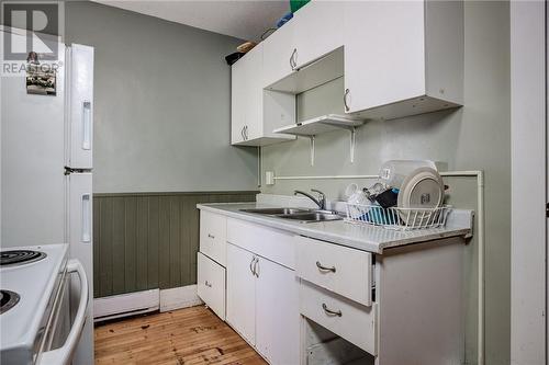 348 Elm, Sudbury, ON - Indoor Photo Showing Kitchen With Double Sink
