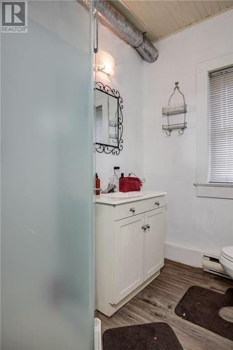 348 Elm, Sudbury, ON - Indoor Photo Showing Bathroom