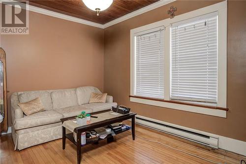 348 Elm, Sudbury, ON - Indoor Photo Showing Living Room