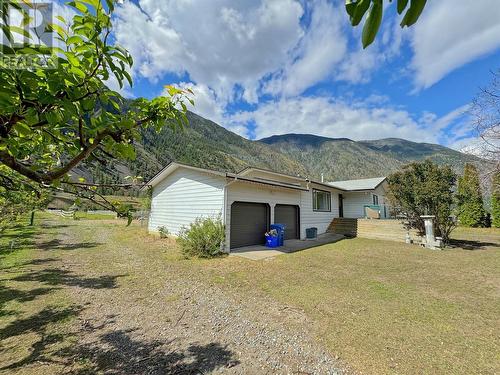 3219 River Road, Keremeos, BC - Outdoor