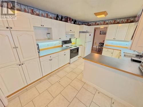 3219 River Road, Keremeos, BC - Indoor Photo Showing Kitchen