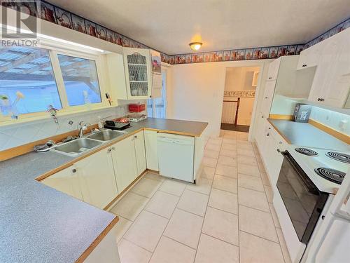 3219 River Road, Keremeos, BC - Indoor Photo Showing Kitchen With Double Sink