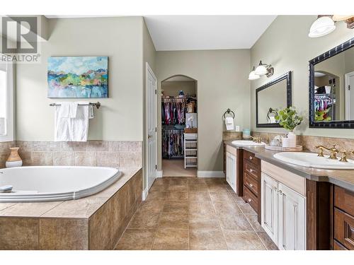 2728 Valleyview Drive, Blind Bay, BC - Indoor Photo Showing Bathroom