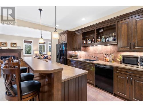 2728 Valleyview Drive, Blind Bay, BC - Indoor Photo Showing Kitchen