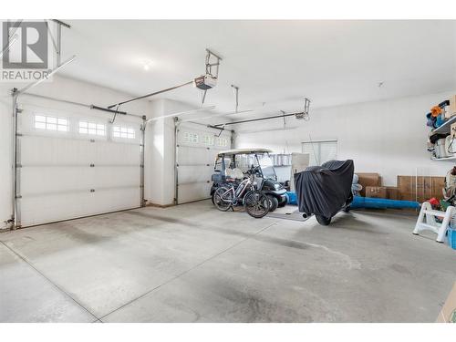 2728 Valleyview Drive, Blind Bay, BC - Indoor Photo Showing Garage