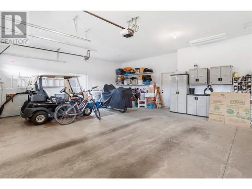 2728 Valleyview Drive, Blind Bay, BC - Indoor Photo Showing Garage