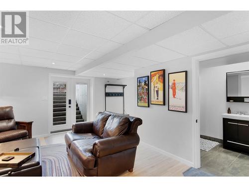 704 Moss Street, Revelstoke, BC - Indoor Photo Showing Living Room