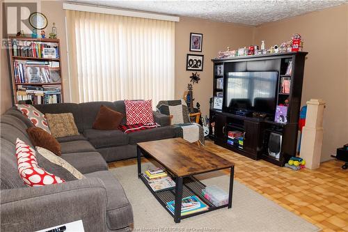 539-541 St Anne, Bathurst, NB - Indoor Photo Showing Living Room