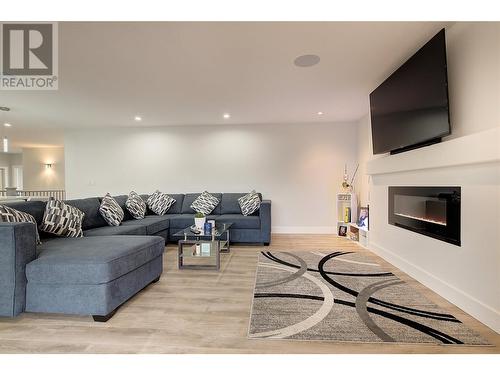 2188 Peters Road, West Kelowna, BC - Indoor Photo Showing Living Room With Fireplace