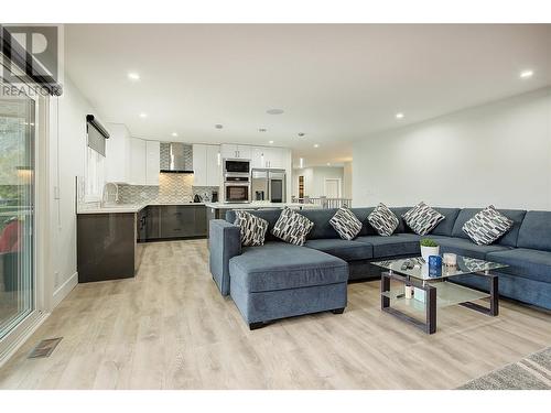 2188 Peters Road, West Kelowna, BC - Indoor Photo Showing Living Room