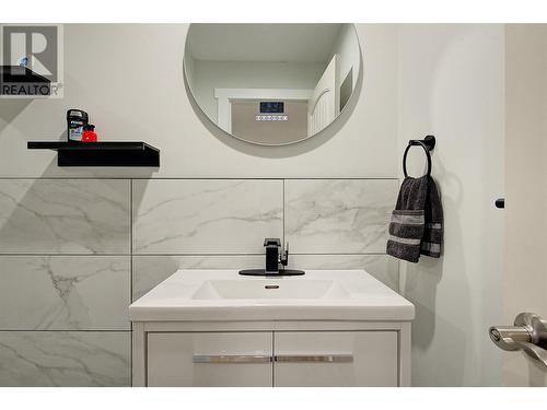 2188 Peters Road, West Kelowna, BC - Indoor Photo Showing Bathroom