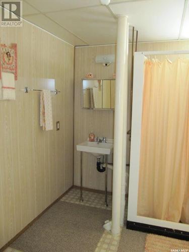 608 5Th Street W, Wilkie, SK - Indoor Photo Showing Bathroom