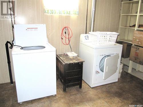 608 5Th Street W, Wilkie, SK - Indoor Photo Showing Laundry Room
