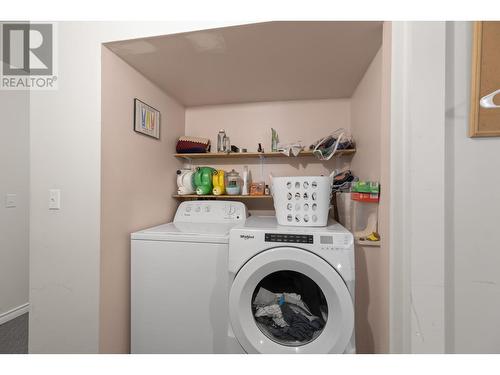 384 Klassen Road, Kelowna, BC - Indoor Photo Showing Laundry Room