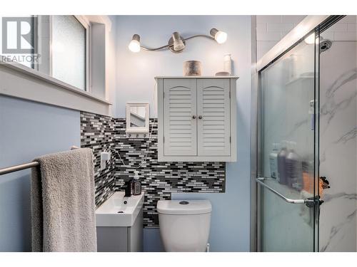 3290 Mcrobbie Road, West Kelowna, BC - Indoor Photo Showing Bathroom