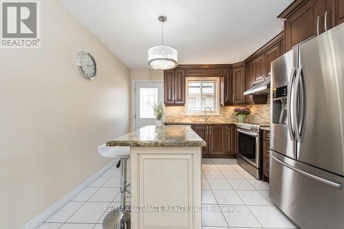 148 Fieldway Dr, Hamilton, ON - Indoor Photo Showing Kitchen With Upgraded Kitchen